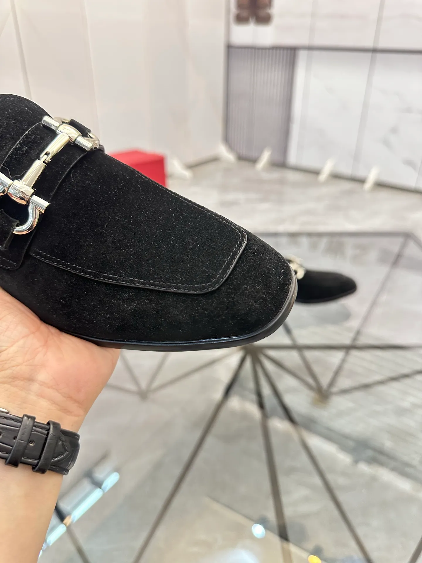 Men's shoes: 💰P640¥ High-end quality Product trademark: Ferragamo* "Ferragamo*" leather shoes Regular size: 38-44 (can be customized to 45.46.) Product materials: imported first-layer nubuck leather upper, cowhide lining, original outsole. Number: 688